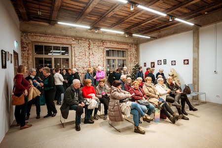 Klekljane čipke Rezke Kordež in Sekcije Lipa Ravne pri Društvu klekljaric Koroške  odprtje občasne razstavi